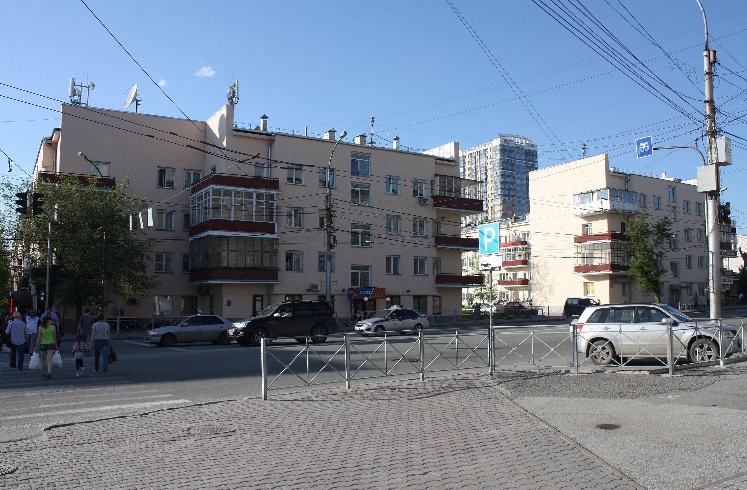 Дома у вокзала Новосибирск-Главный